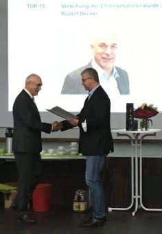 Hochschule Kaiserslautern verleiht Ehrensenatorenwürde an Altkanzler Rudolf Becker