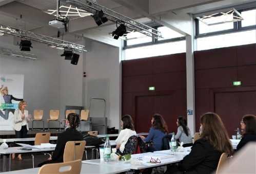Geflüchtete Akademikerinnen fit für den deutschen Arbeitsmarkt machen