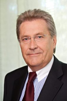 Hochschule Kaiserslautern verleiht Ehrensenatorenwürde an Hans-Otto Streuber