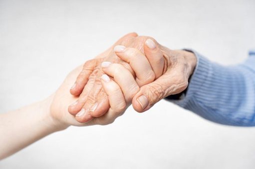 Möglicher Anspruch auf die Versicherungsleistung  Arbeitslosengeld während der Zeit der Pflege