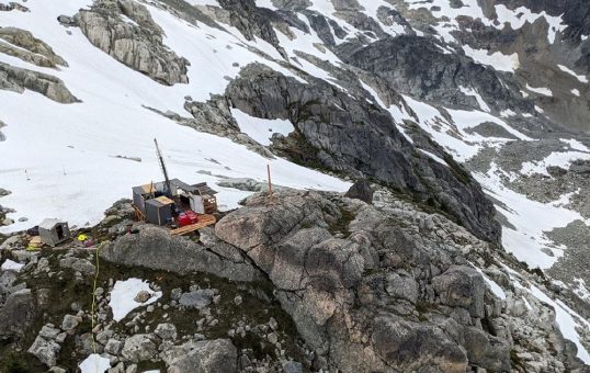 Juggernaut Exploration kommt Kern einer VMS-Mineralisation sehr nahe