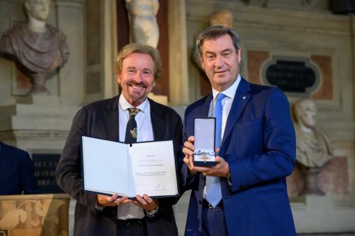 Thomas Gottschalk bekommt die Goldene Narrenschelle der Vereinigung Schwäbisch-Alemannischer Narrenzünfte (VSAN)