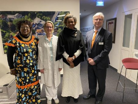 Kenianische Botschafterin besucht adventistisches Krankenhaus Waldfriede (Berlin)