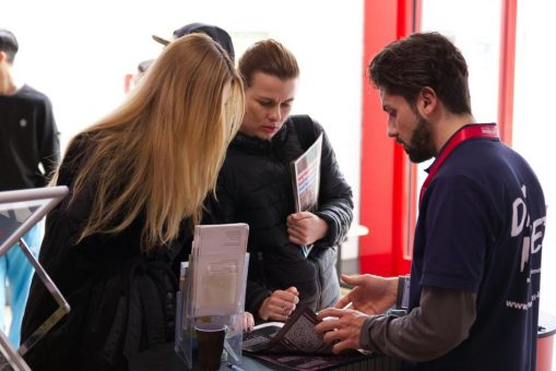 Ausprobieren und Antworten erhalten: Handwerk im Rampenlicht unterstützt junge Leute