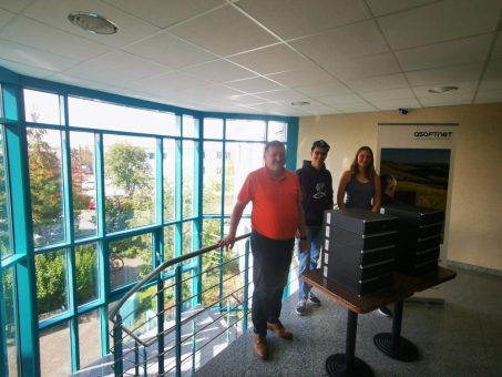 Die Asoftnet spendet zehn Computer für Jugendworkshop