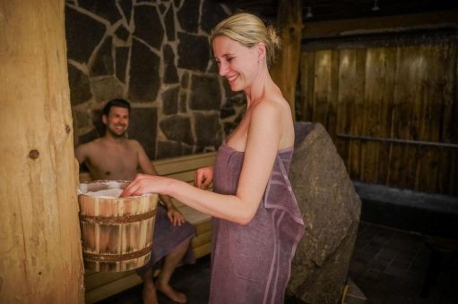 „Blütenzauber“ – Langer Saunaabend am 15. März in der Bad Harzburger Sole-Therme mit Sauna-Erlebniswelt