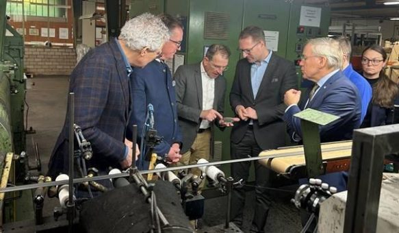 Landrat Dr. Jens Mischak zu Besuch bei Elsen + Hemer in Mücke-Merlau