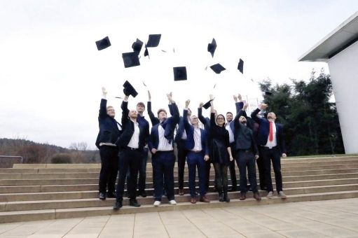 Friedhelm Loh Group feiert 33 Absolventen aus Studium und Ausbildung