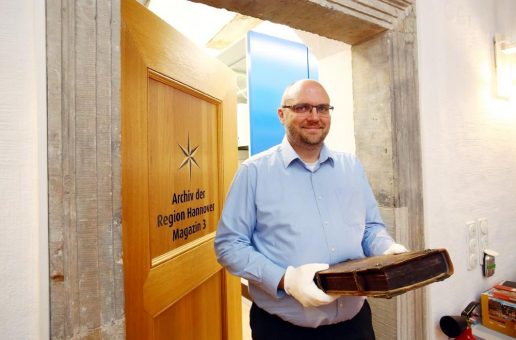 Zum digitalen Stöbern: Die Leine-Zeitung im Archiv der Region