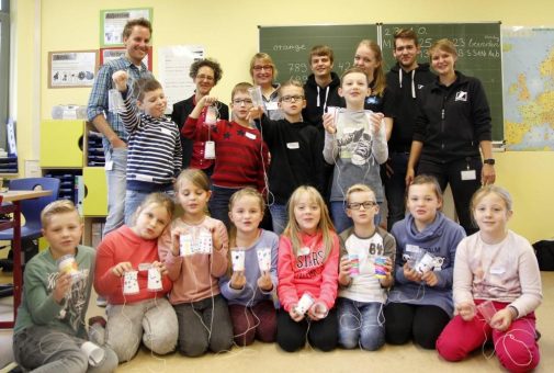 Von Schnecken und Dosentelefonen: Hör-Aktion in Grundschulen
