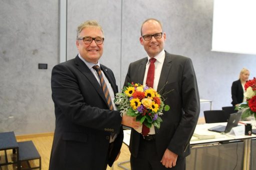 Ulf-Birger Franz bleibt Dezernent für Wirtschaft, Verkehr und Bildung