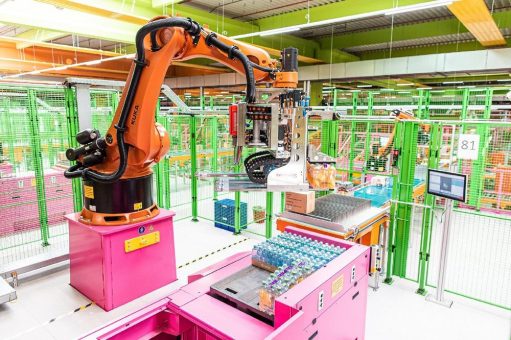 dm-drogerie markt eröffnet neues Verteilzentrum: Mit Robotik & Software von Swisslog