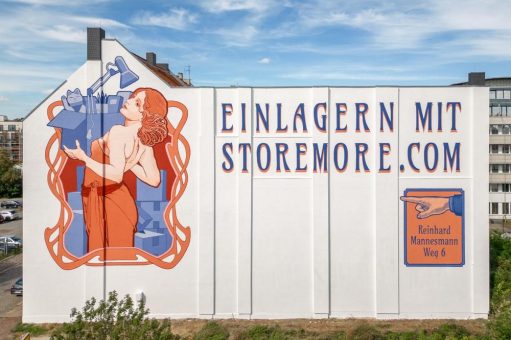Urbaner Kunstgenuss: storemore und Weiße Seite verwandeln Fassade am Magdeburger Ring in ein imposantes Kunstwerk