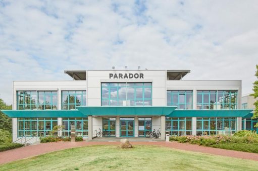 Parador GmbH eliminiert Dateninseln und strebt zentrale und konsistente Produktinformationen für alle Ausgabemedien an