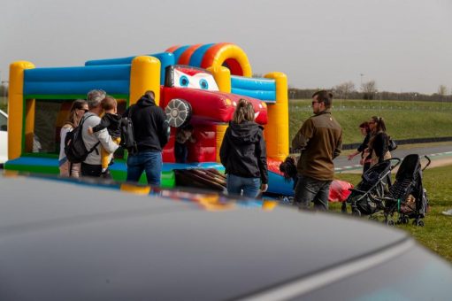 Frühlingserwachen mit PS-Kraft – der Arena Autofrühling lockt zum Saisonauftakt an die Rennstrecke