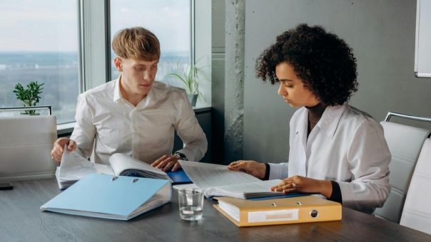 Fachkräftemangel in der Buchhaltung: Warum Dokumentenautomatisierung jetzt entscheidend ist