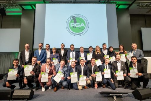 Zeugnisse, Urkunden und Ehrennadeln für die Mitglieder der PGA of Germany