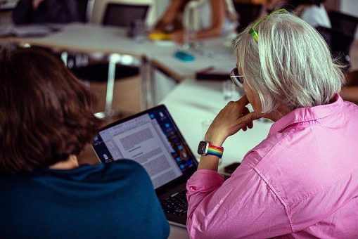 Neues PHKA-Weiterbildungsangebot: Lernen und Arbeiten im Austausch der Generationen
