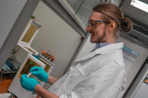 Antiseptischer Zahnersatz aus dem 3D-Drucker