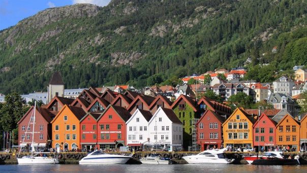 Mit der Bahn und den Hurtigruten durch Norwegen