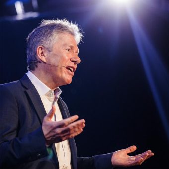 5 Sterne Redner Oliver Schwartz ist KI Experte und Keynotespeaker