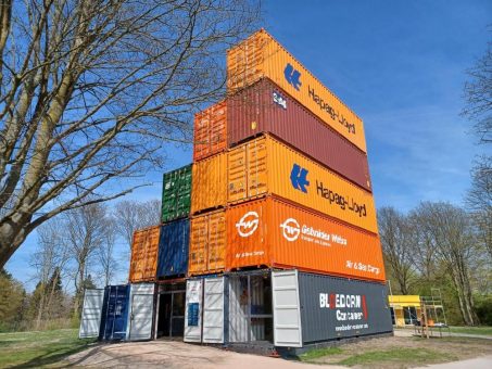 Globale Logistik im Ruhrgebiet: Gebrüder Weiss unterstützt Containerausstellung