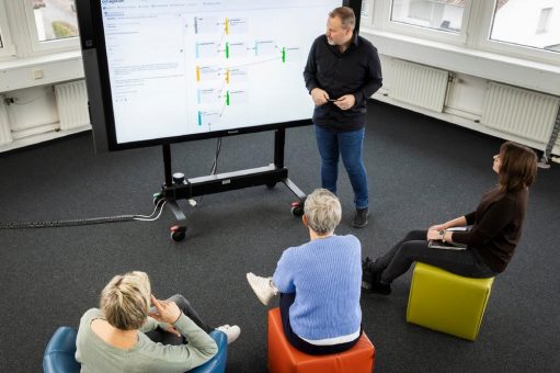 Intelligenz braucht Ordnung: Warum KI Agenten ohne zentrale Datenbasis ins Leere laufen
