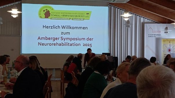 Mehr Selbstständigkeit im Alter: I⁠n⁠n⁠o⁠v⁠a⁠t⁠i⁠v⁠e⁠ Pflegeunterwäsche schenkt Bewegungsfreiheit und bewahrt Würde