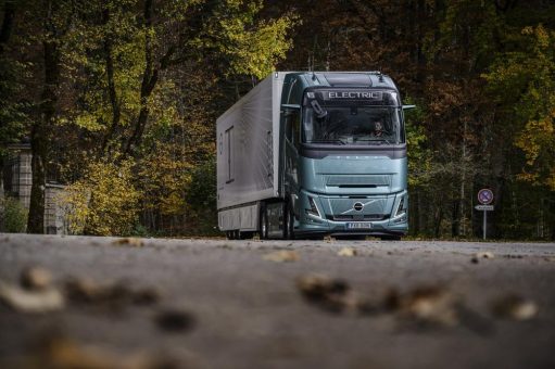 Volvo Trucks zeigt auf der transport logistic 2025 seinen Weg zu null Emissionen und null Unfällen auf