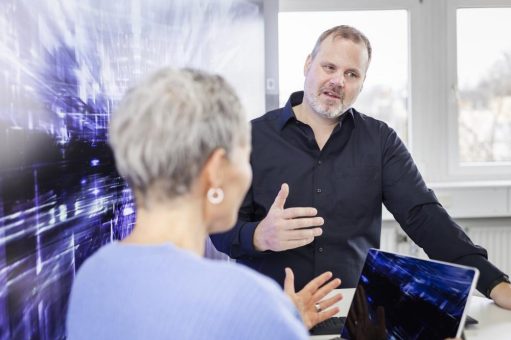 „Wer KI und Unternehmensprozesse heute verschläft, steht morgen im Abseits“ – Interview mit Software-Vordenker und Zukunftsvisionär Oliver Schulze