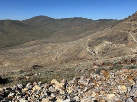 Giant Mining leitet fünftes Bohrloch 2025 auf dem Kupfer-Silber-Gold-Projekt Majuba Hill ein, das mithilfe der KI von ExploreTech geplant wurde