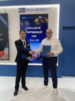 Innovative PV-Leichtbaumodule für Flachdach und Fassade, selbst bei denkmalgeschützten Gebäuden