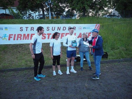 Gemeinsam laufen beim Stralsunder Firmenstaffellauf 2025