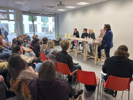 Gut besuchte Podiumsdiskussion zum Thema „Zeugnisverweigerungsrecht für Sozialarbeitende im Strafprozess“