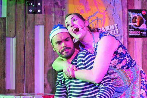 Hafen Revue Theater – Liebe, Last und Fracht
