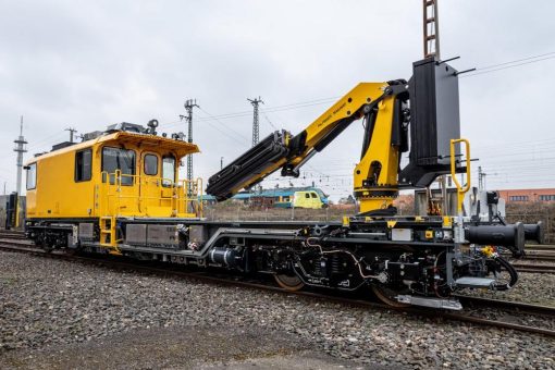 Schienenverkehr: TÜV Rheinland zertifiziert neues Mehrzweckfahrzeug WINDHOFF MPV VentuS GAF