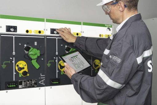 Mehr Nachhaltigkeit im Energienetz: SF6-freie Schaltanlagen von Schneider Electric