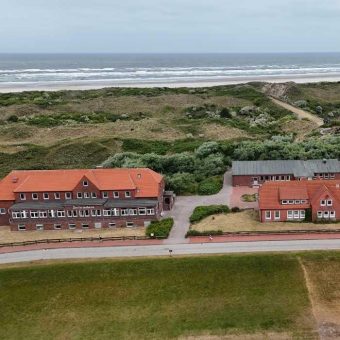 8.000 m², eigener Strandzugang und Platz für 177 Gäste