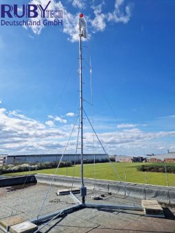 Premium-Stahlmast für Flachdächer | Stabil, Wetterfest, Belastbar