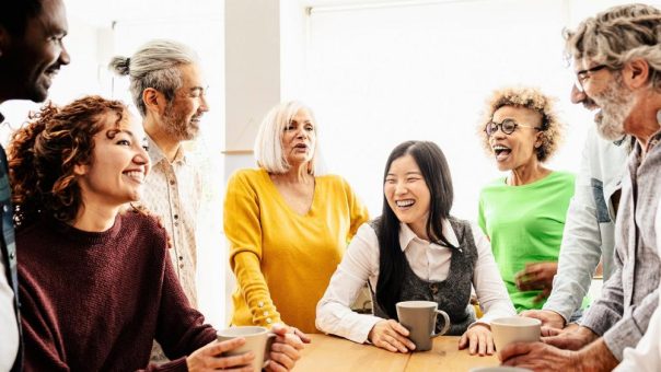 Wissen teilen, Wandel gestalten: Warum Events den Generationendialog brauchen