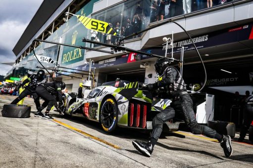 24 Stunden von Le Mans:  Das Team PEUGEOT TotalEnergies am Fuße des „Monu…Mans“