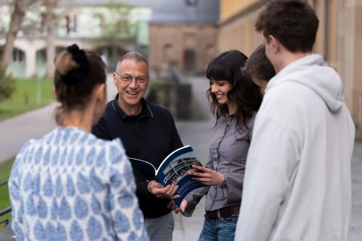 Synopsis Kolleg – Interdisziplinäres Onboarding in den Kosmos Universität