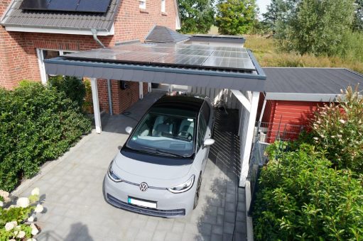 Zuhause laden, Kosten sparen, Energielösungen kombinieren – E.ON Studie zeigt, wie E-Autofahrer heute ticken