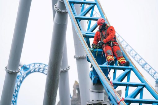 Mit Unterstützung der Werkfeuerwehr: Höhenretter üben im Europa-Park