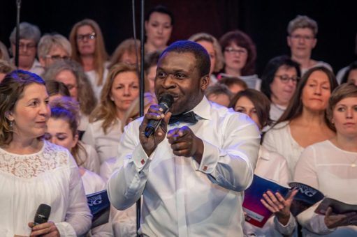 Singen für den guten Zweck: Gospelchor „Golden Harps“ gibt weihnachtliches Benefizkonzert im Europa-Park