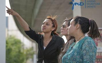 Mädchen* auf die Agenda – von der Notwendigkeit gendersensibler JMD-Arbeit als Baustein geschlechterreflektierter JSA