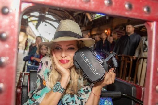 Sonya Kraus genießt Sommer im Europa-Park