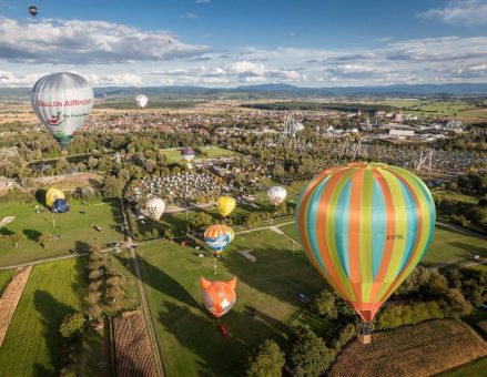 Mit einer Ballonfahrt Gutes tun: Europa-Park unterstützt Ukraine-Hilfe