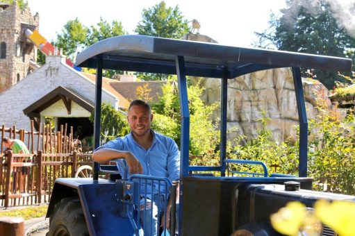 Konstanzer TV-Landwirt auf großer Fahrt – Patrick Romer fährt Traktor im Europa-Park