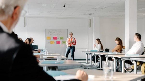 Beruflich weiterkommen mit der  Hochschule Weserbergland